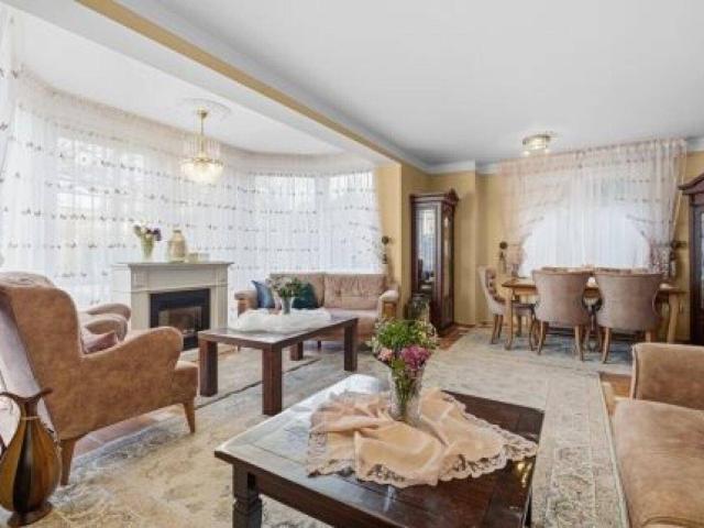 Traumhaus! Großes neuwertiges Einfamilienhaus in Essling 1220 Wien, 10 Zimmer, Garten, 2 Balkone, Stellplatz!