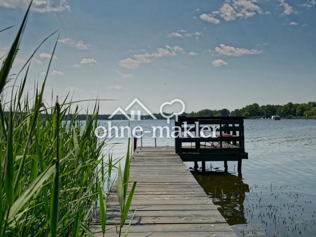 Traumhaus direkt am See mit eigenem Steg in der Natur