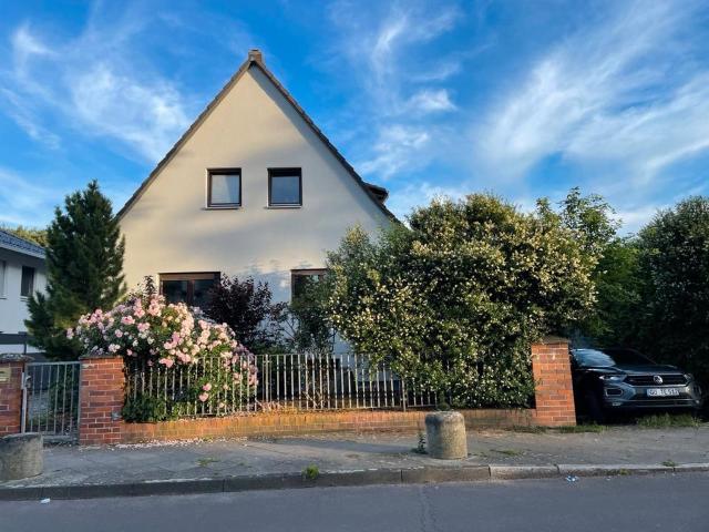 Traumhaus im Grünen von Berlin mit Einliegerwohnung