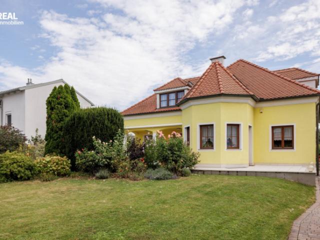 Traumhaus in Göllersdorf: Gepflegte 8 Zimmer Oase mit großem Garten und Garage!