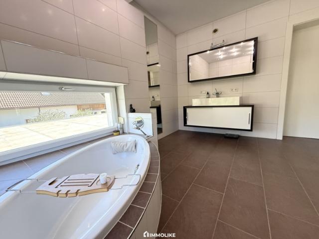 Reserviert Traumhaus in Laakirchen – Großzügiges Wohnen, Sonnengarten & Poolparadies