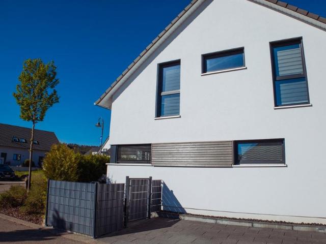 Traumhaus in Tiefenbronn – KfW55, Photovoltaik, Doppelgarage