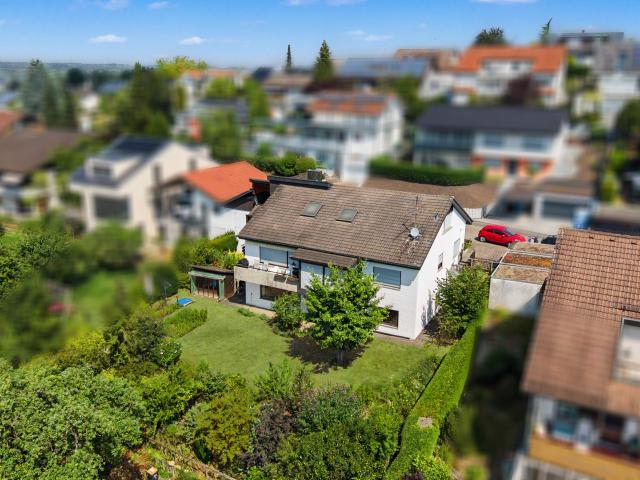 Traumlage! Familienhaus mit zwei Einliegerwohnungen
