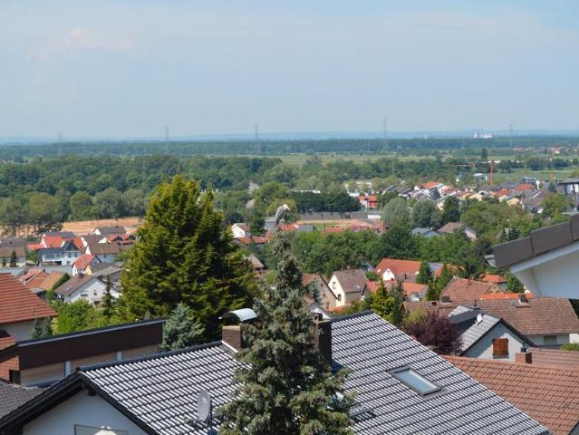 Traumlage Traumaussicht Traumwohnung mit Garten und Dachterrasse