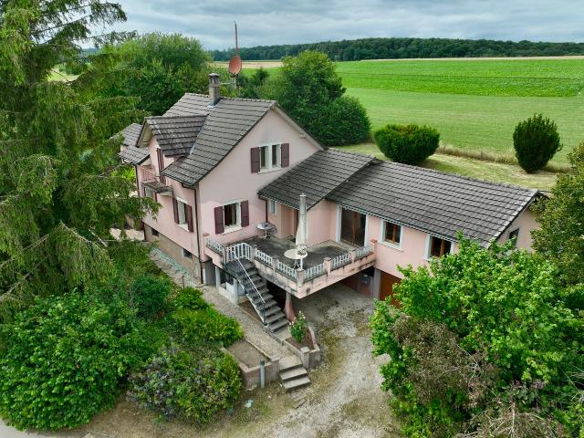 Villa mit Traumgarten in Montignez