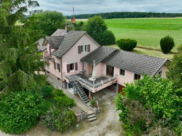 Villa mit Traumgarten in Montignez