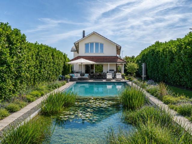 Traumvilla mit Naturpool und Weitsicht