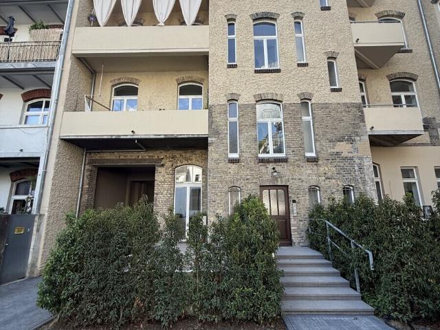Traumwohnung im denkmalgeschützten Altbau in Düsseldorf Unterbilk.