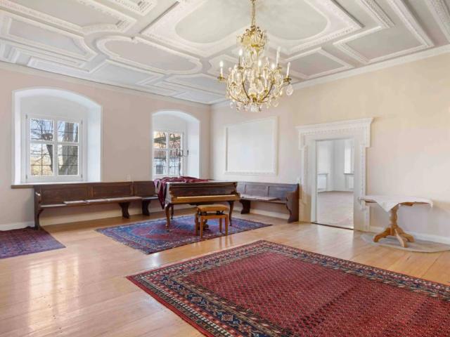 Traumwohnung in kernsaniertem Schloss