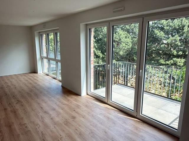TRAUMWOHNUNG MIT NIGELNAGELNEUER EINBAUKÜCHE! Helle 2 Zimmer Wohnung mit Balkon und Aufzug