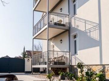Traumwohnung mit Balkon, Kamin und Einbauküche in Naunhof