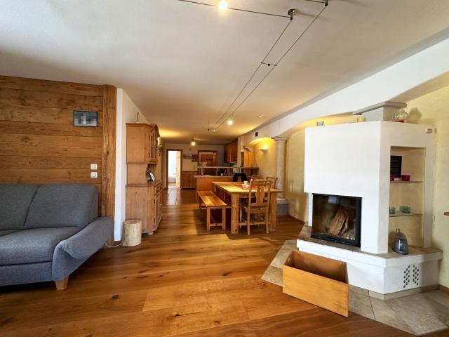 Traumwohnung mit Kachelofen, eigenem Garten und Garage in ruhiger dennoch zentraler Wohnlage