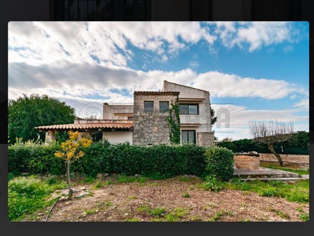 Trav.Fontana MORTELLA 12 vani 300mq