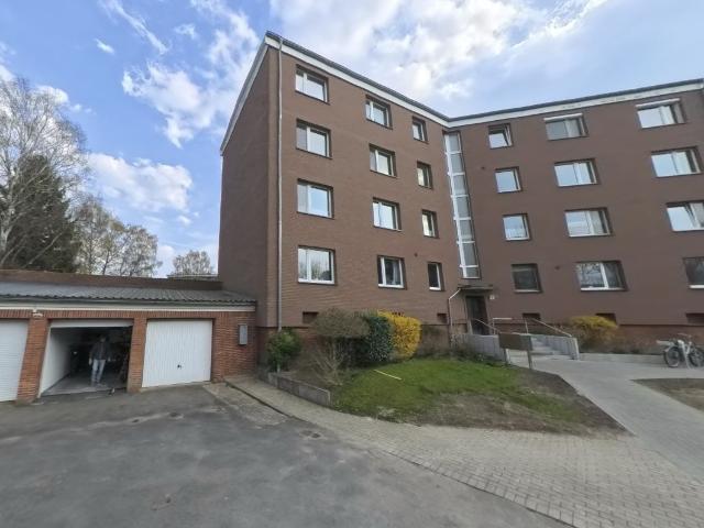 Travemünde: Vermietete 4 Zi. ETW mit Loggia · in 2025 saniert