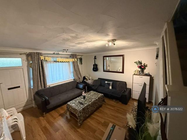 Travellers Way, Hounslow, TW4 2 bed maisonette to rent £2,000 pcm £462 pw