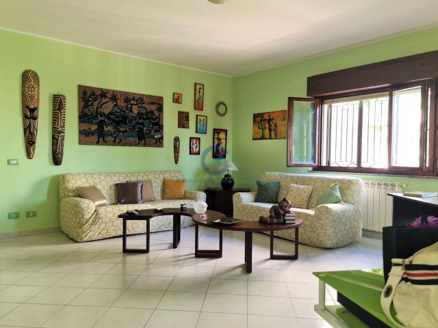 Traversa VIII Crotone 6 trilocale 105mq