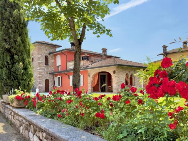 Traversa Prima di Strada Montichiari 24 5 vani 415mq