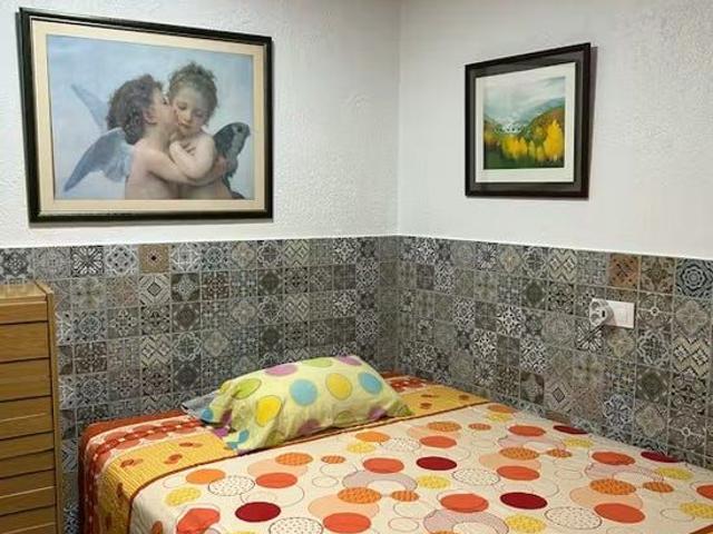 Travessera de Collblanc, L'Hospitalet de Llobregat, Catalonia 08904