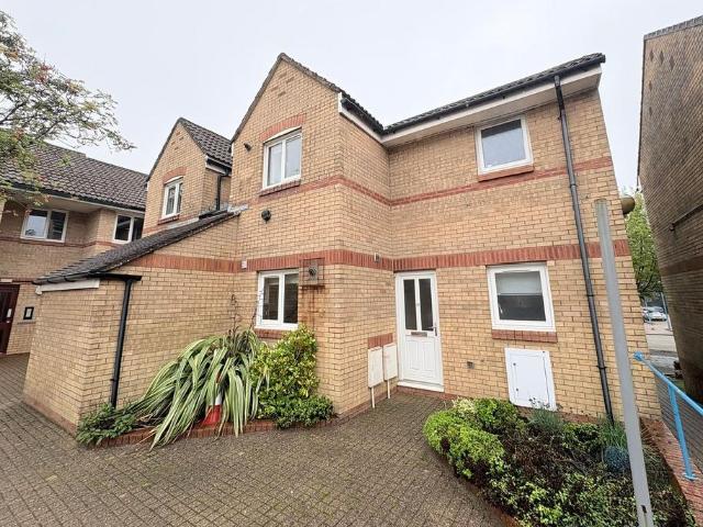 Trawler Road, Maritime Quarter, SA1 1 bed flat to rent £825 pcm £190 pw