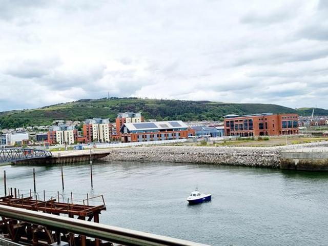 Trawler Road, SWANSEA, SA1 2 bed apartment to rent £1,500 pcm £346 pw