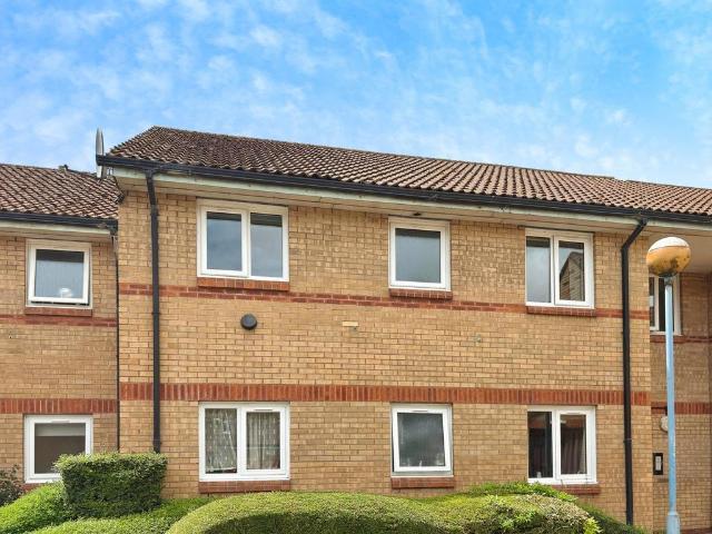 Trawler Road, SWANSEA, SA1 2 bed flat to rent £1,000 pcm £231 pw