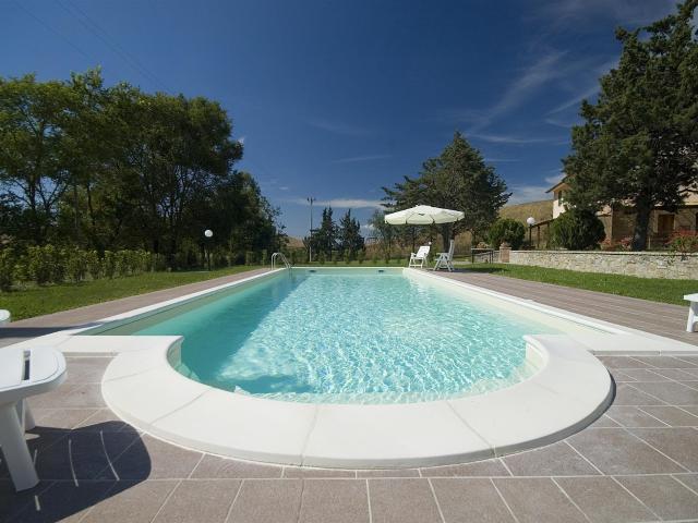 Tra Volterra e Lajatico vendesi agriturismo di 5 appartament. 420m² Volterra