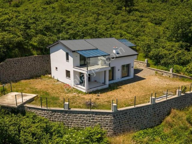 Trabzon Arsinde 5 Dönüm Arsa Üzerinde Satılık Müstakil Villa