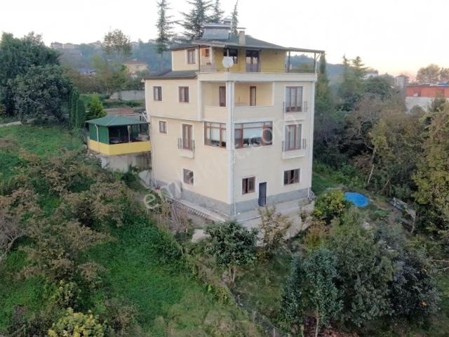 Trabzon Gölçayır'da Doğa Manzaralı 6+1 Geniş Villa
