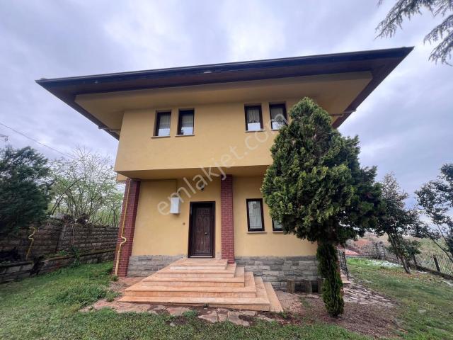 Trabzon Çimenli'de Doğa Deniz Manzaralı Eşyalı Kiralık Villa