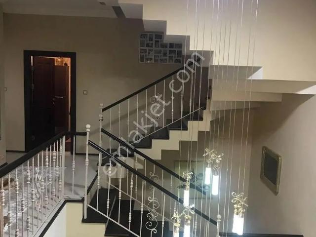 Trabzon Yıldızlı’da Satılık 5+1 Deniz Manzaralı Villa