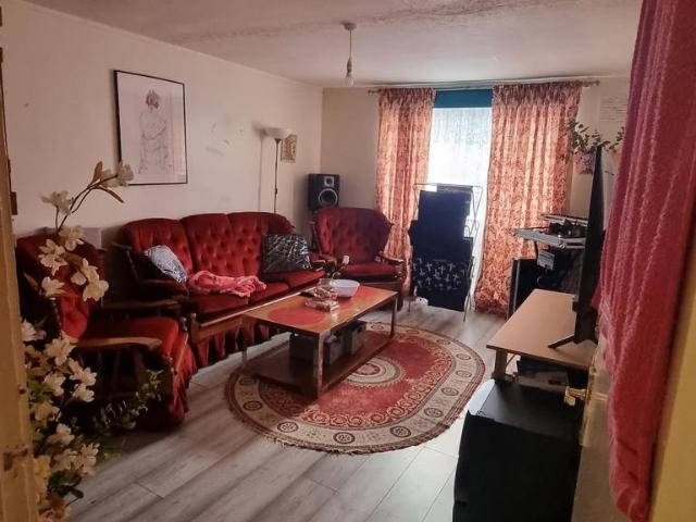 Tracey Court, 76 Hibbert Street. 2 bed flat to rent £1,150 pcm £265 pw