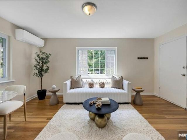Tracey Pl Unit,englewood, Condo For Sale