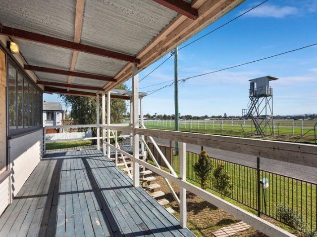 TRACK SIDE ENTRY LIVING