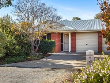 Trade the rush for room to breathe in Strathalbyn's lifestyle sweet spot.