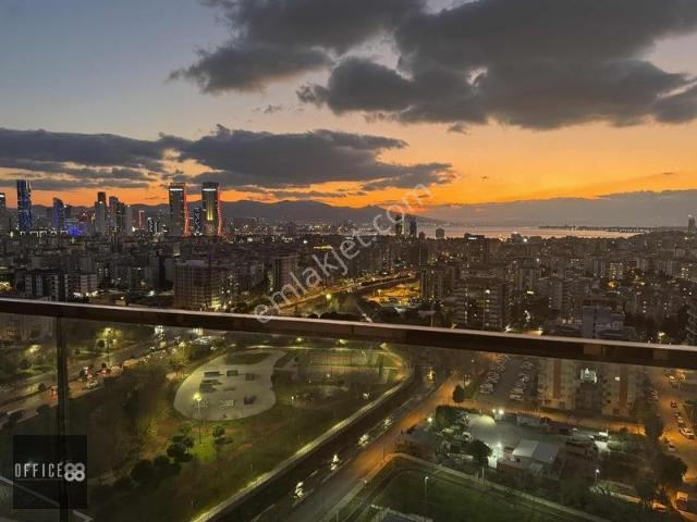 Trademark Tower'da Denız Manzaralı 3+1 Köşe Kiralık