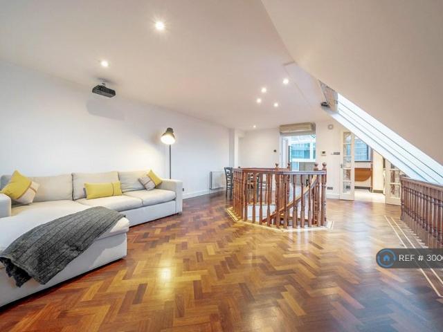 Tradewinds Court, London, E1W 2 bed maisonette to rent £3,250 pcm £750 pw