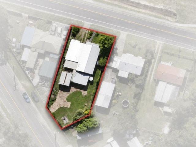TRADIES CHECK THIS ONE OUT! 908 SQM DUAL ROAD ACCESS AND WHAT SIGNAGE YOU COULD HAVE