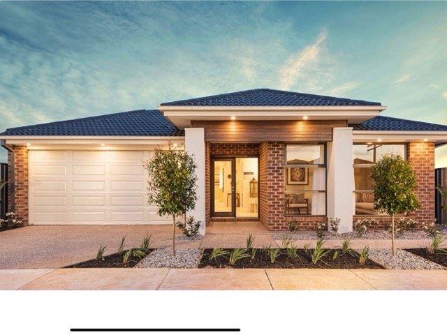 TRADIES TAKE NOTE ! 4 BEDROOM RESIDENCE DOUBLE GARAGE SET ON 3016 SQM OF LAND