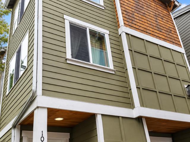 Traditional 3 Bedroom Townhome in Greenwood!