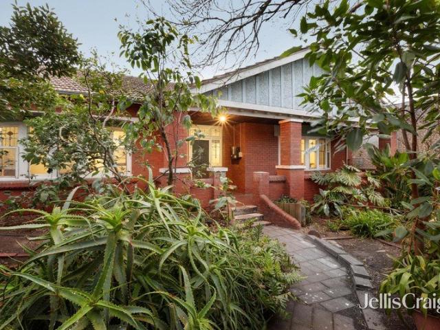 Traditional allure on 910m2 approx