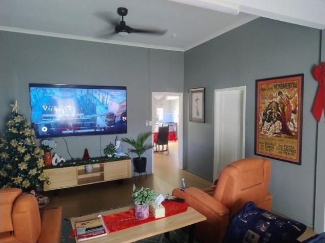 Traditional Queenslander On Large Land
