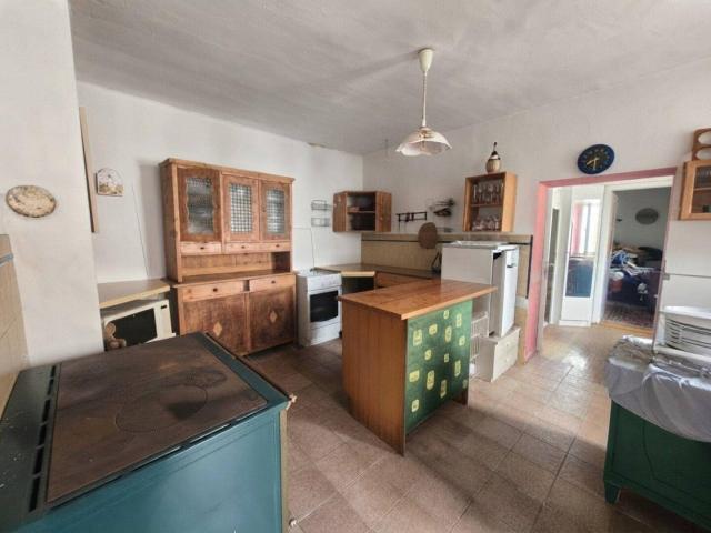 Traditionelles Bauernhaus mit großem Grundstück & Nebengebäuden – sanierungsbedürftig in 2051 Zellerndorf