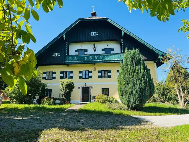 Traditionelles Bauernhaus in sonniger Alleinlage Nähe Salzburg