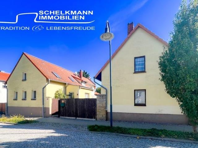Traditionelles Einfamilienhaus mit großer Scheune & hübschem Garten