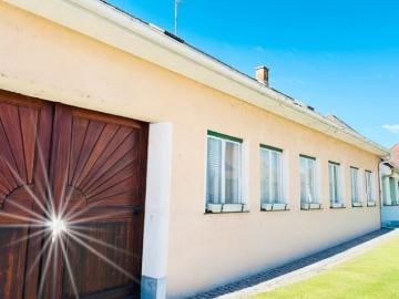Traditioneller WEINVIERTLER BAUERNHOF Von Bach zu Bach