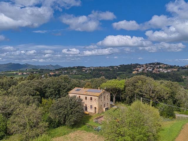 Tradizionale Ristrutturata Cascina 5 Camere, Piscina, Giardi. 384m² Pomarance