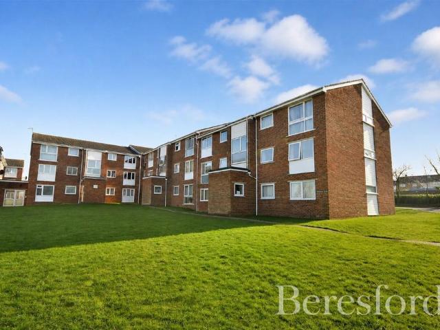 Trafalgar Court, CM7 2 bed apartment to rent £1,050 pcm £242 pw