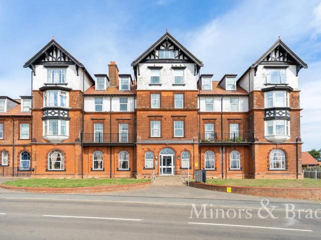 Trafalgar Court, Cromer Road 1 bed flat to rent £675 pcm £156 pw