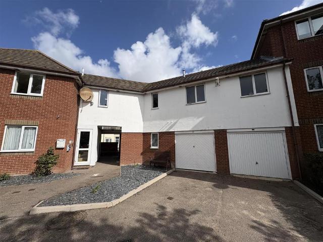 Trafalgar Court, Great Yarmouth 2 bed flat to rent £750 pcm £173 pw