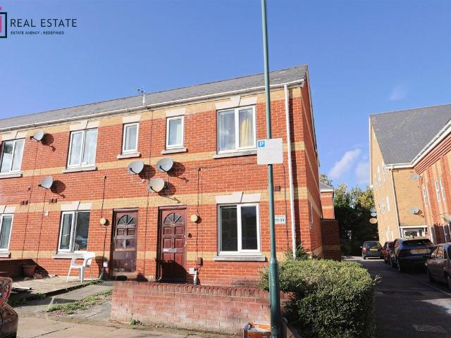 Trafalgar Court, Trafalgar Street, Gillingham ME7, 1 bed maisonette to rent, £975 pcm | PrimeLocation